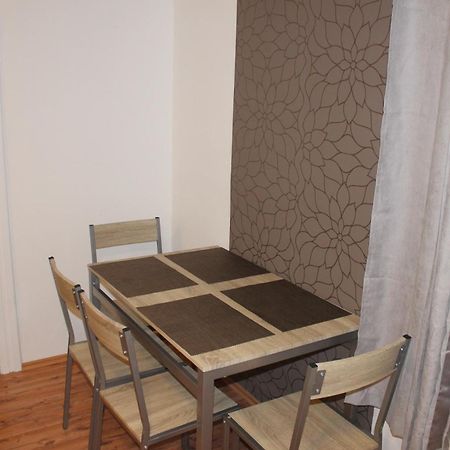 Apartmany Pri Auparku ピエシュチャニ エクステリア 写真