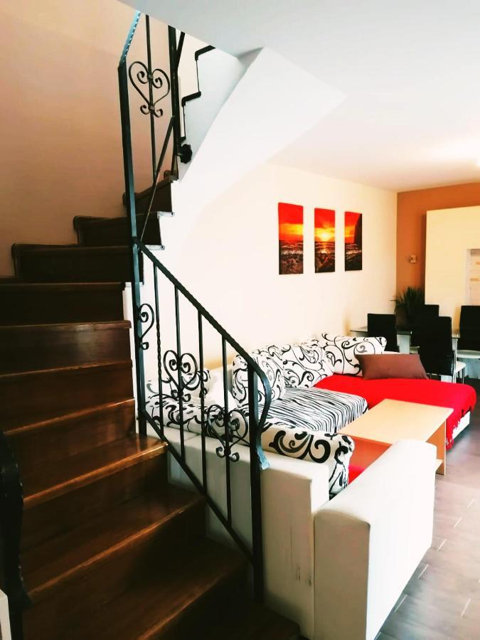 Apartmany Pri Auparku ピエシュチャニ エクステリア 写真