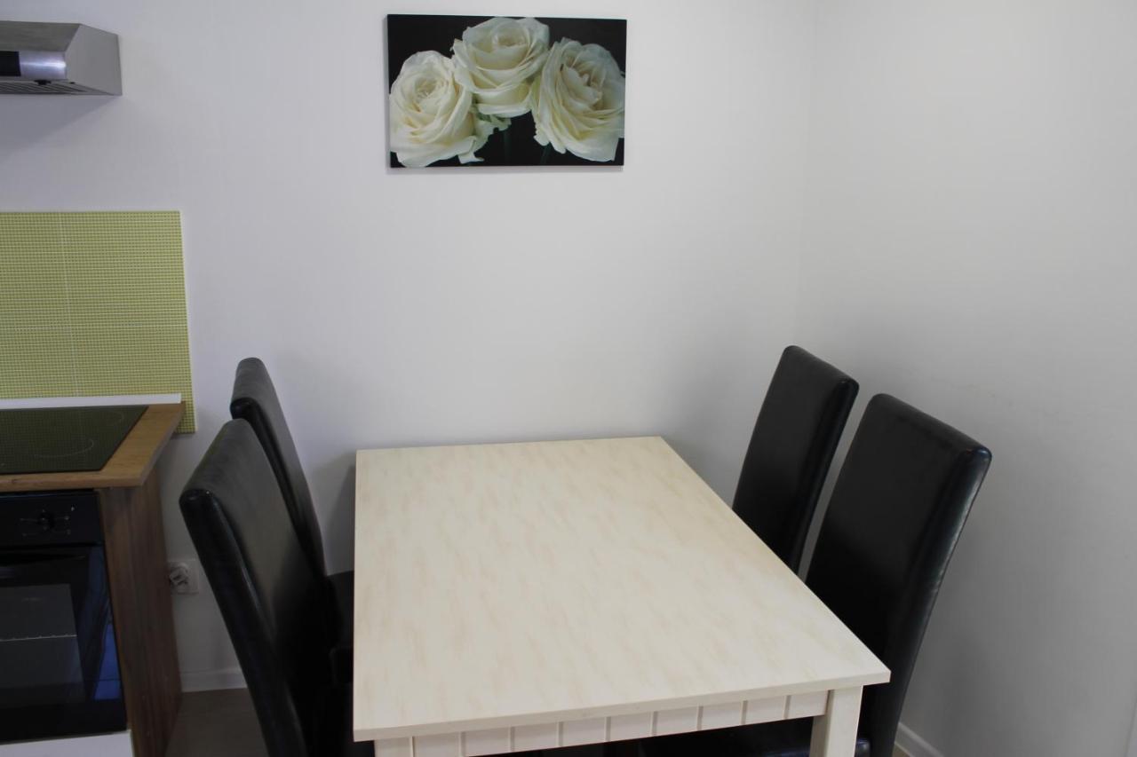 Apartmany Pri Auparku ピエシュチャニ エクステリア 写真