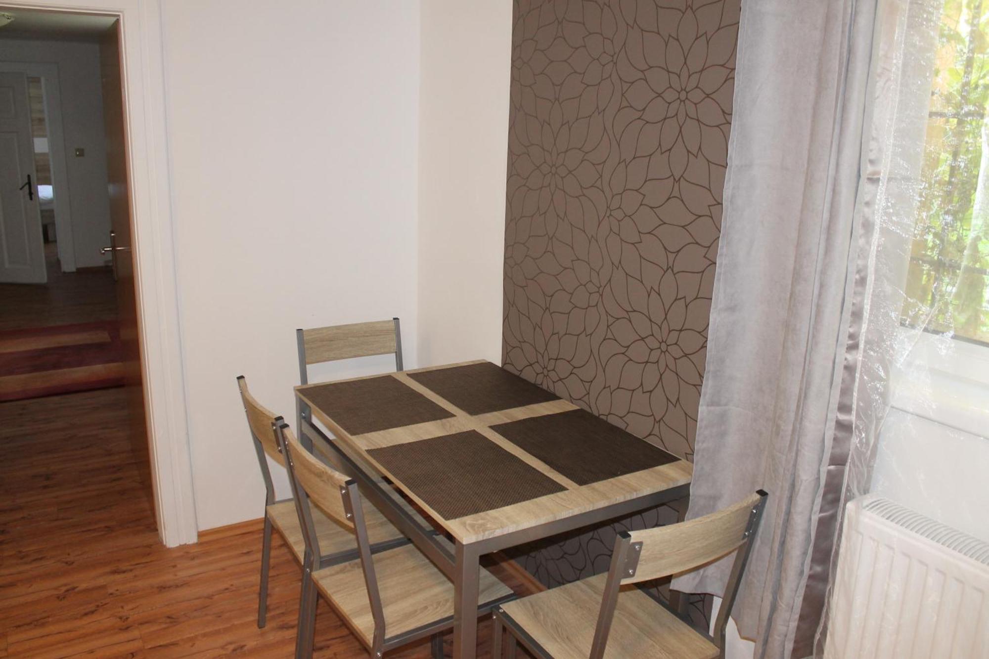 Apartmany Pri Auparku ピエシュチャニ エクステリア 写真