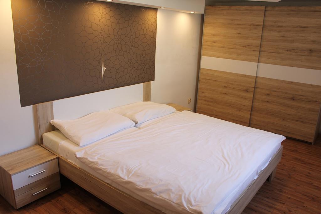 Apartmany Pri Auparku ピエシュチャニ エクステリア 写真