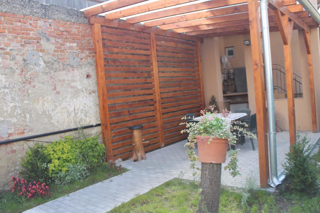 Apartmany Pri Auparku ピエシュチャニ エクステリア 写真